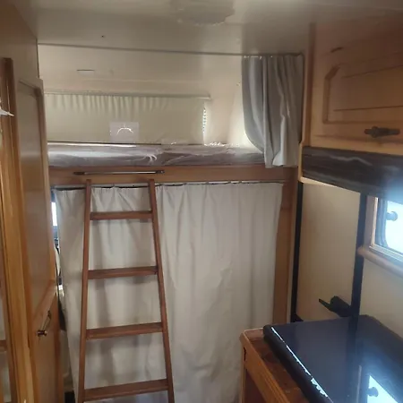 אתר קמפינג Autocaravana Vacacional אדחה